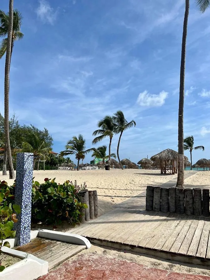 アパート Fully Renovated Beachfront 1Br Condo In The Gated Stanza Mare Community With A Private Beach, Pool, Onsite Restaurant And Modern Amenities Such As Refrigerator, Dishwasher, Filtered Water, Microwave, Bbq, Washer Dryer, Bamboo Linens, Free Wi-Fi プンタ・カナ