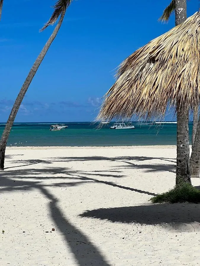 Fully Renovated Beachfront 1Br Condo In The Gated Stanza Mare Community With A Private Beach, Pool, Onsite Restaurant And Modern Amenities Such As Refrigerator, Dishwasher, Filtered Water, Microwave, Bbq, Washer Dryer, Bamboo Linens, Free Wi-Fi プンタ・カナ ドミニカ共和国