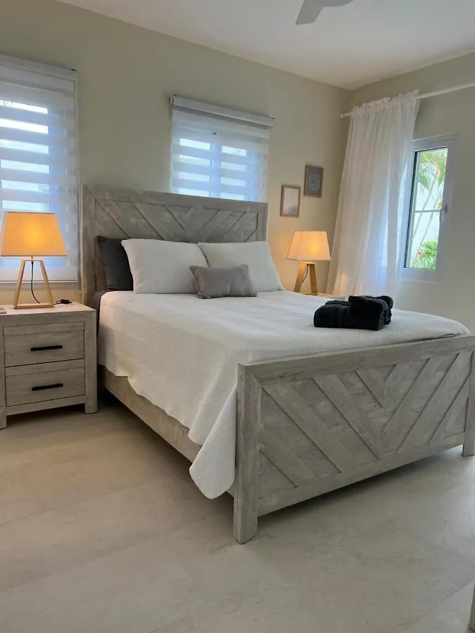 アパート Fully Renovated Beachfront 1Br Condo In The Gated Stanza Mare Community With A Private Beach, Pool, Onsite Restaurant And Modern Amenities Such As Refrigerator, Dishwasher, Filtered Water, Microwave, Bbq, Washer Dryer, Bamboo Linens, Free Wi-Fi プンタ・カナ ドミニカ共和国