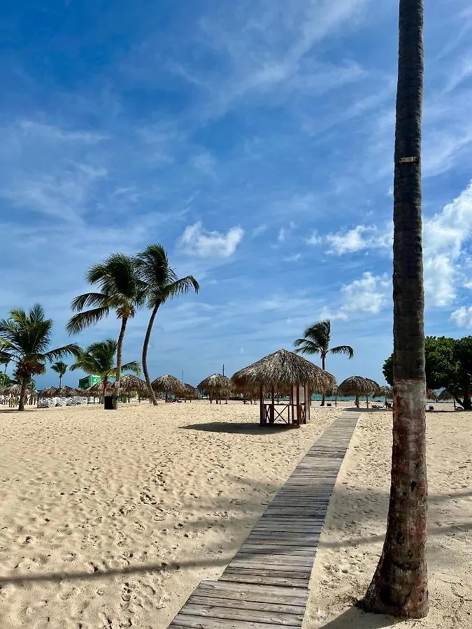 Fully Renovated Beachfront 1Br Condo In The Gated Stanza Mare Community With A Private Beach, Pool, Onsite Restaurant And Modern Amenities Such As Refrigerator, Dishwasher, Filtered Water, Microwave, Bbq, Washer Dryer, Bamboo Linens, Free Wi-Fi プンタ・カナ ドミニカ共和国