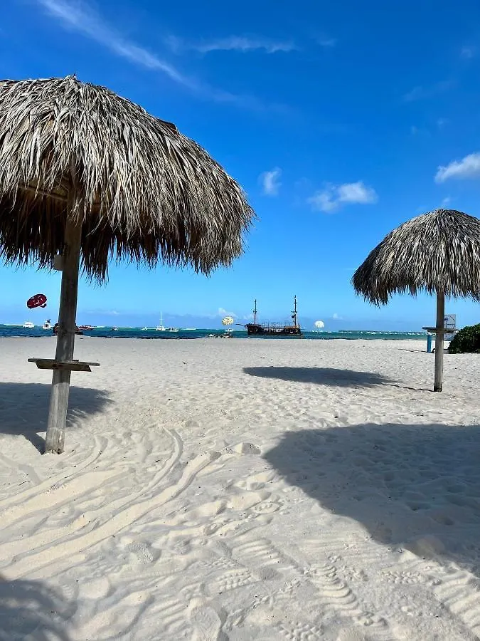 Fully Renovated Beachfront 1Br Condo In The Gated Stanza Mare Community With A Private Beach, Pool, Onsite Restaurant And Modern Amenities Such As Refrigerator, Dishwasher, Filtered Water, Microwave, Bbq, Washer Dryer, Bamboo Linens, Free Wi-Fi プンタ・カナ アパート