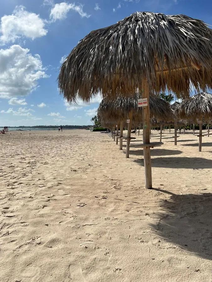 アパート Fully Renovated Beachfront 1Br Condo In The Gated Stanza Mare Community With A Private Beach, Pool, Onsite Restaurant And Modern Amenities Such As Refrigerator, Dishwasher, Filtered Water, Microwave, Bbq, Washer Dryer, Bamboo Linens, Free Wi-Fi プンタ・カナ ドミニカ共和国